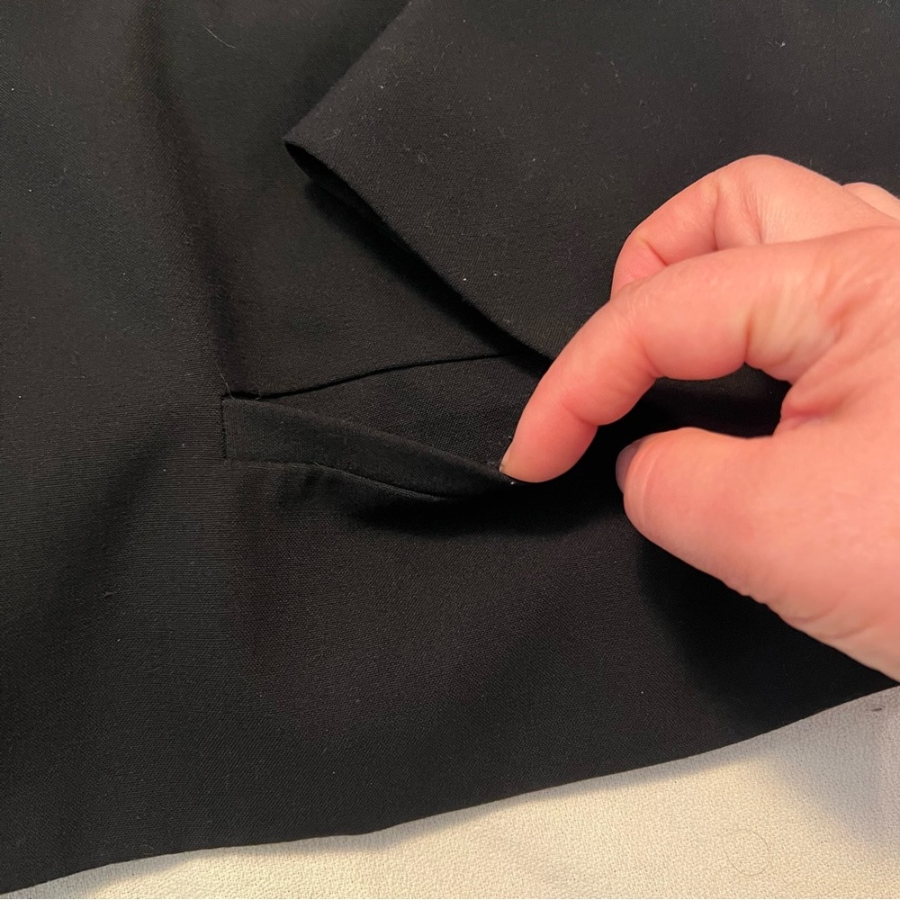 Elegant Black fully lined Women's cropped Jacket - Picture 4 of 14